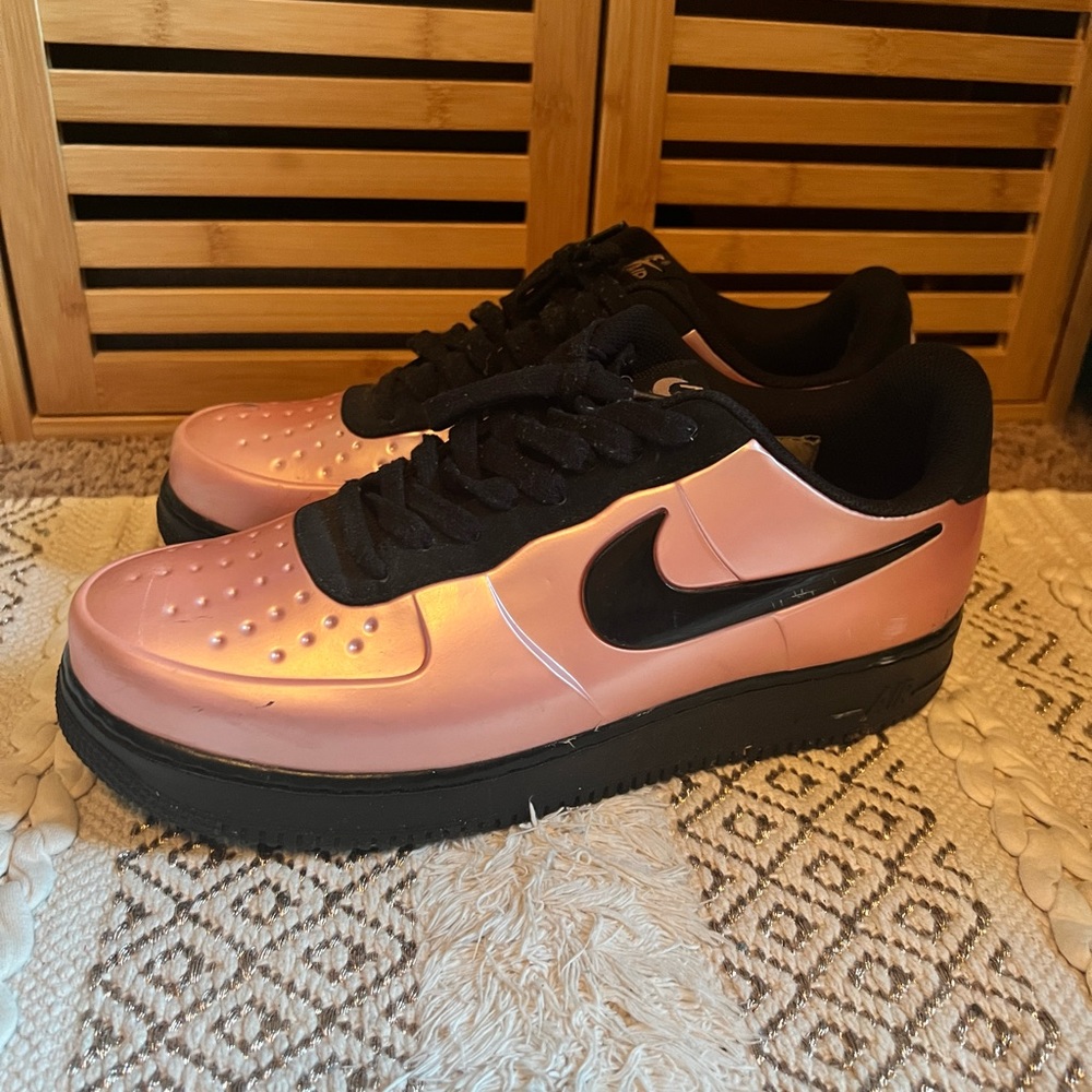 Awesome Men’s Nike size 10 sneakers